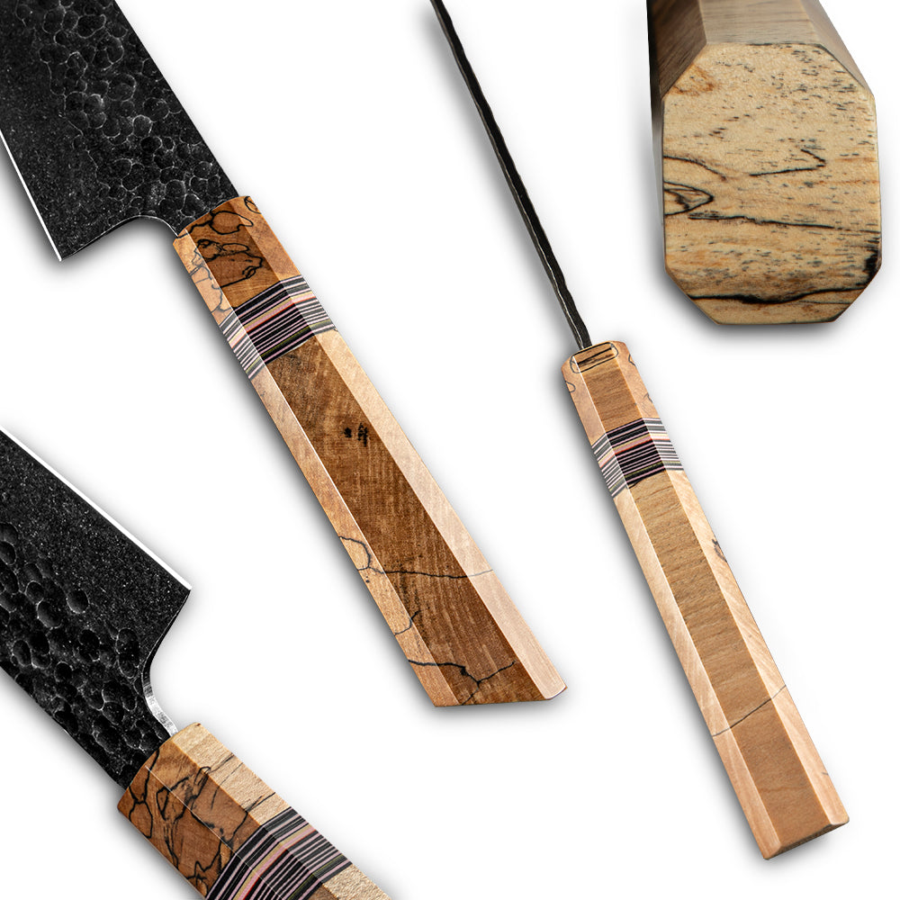 Cuțit de Bucătărie Santoku – Cuțit Versatil pentru Tăiat Carne și Legume, Stil Japonez, cu Lamă din Oțel Carbon și Mâner din Artar