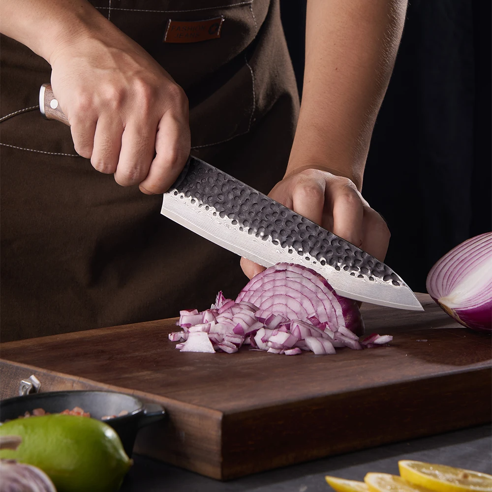 Cuțit de Bucătar, Hikari - Cuțit Culinar Premium în Stil Japonez cu Finisaj Ciocănit din Damasc, Mâner din Nuc