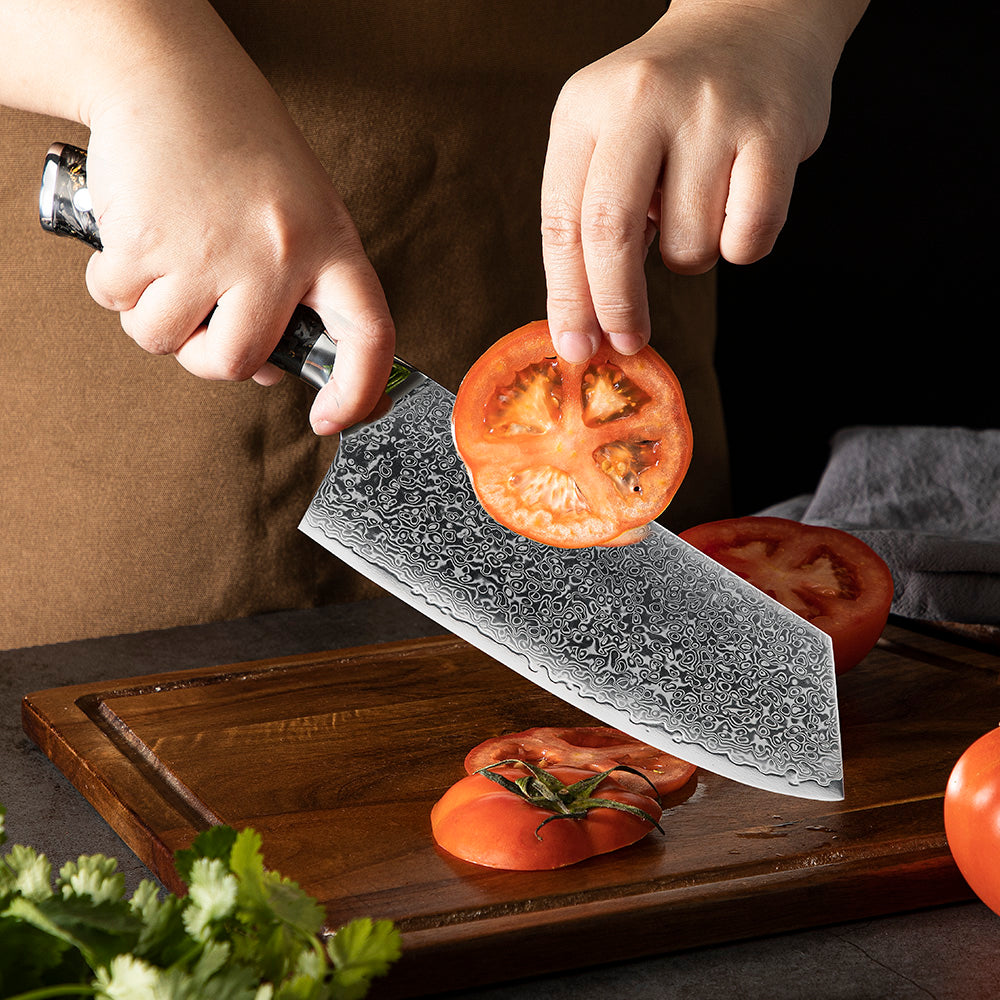 Cuțit Profesional Santoku – Lamă din Damasc și VG -10 18 cm, Mâner din Fibră de Carbon, Cuțit pentru Bucătărie
