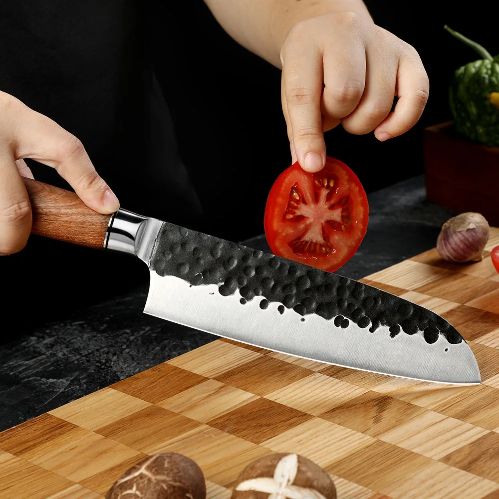 Santoku Oțel Inoxidabil Kurouchi Hammered, Mâner din Lemn de Trandafir 18 cm