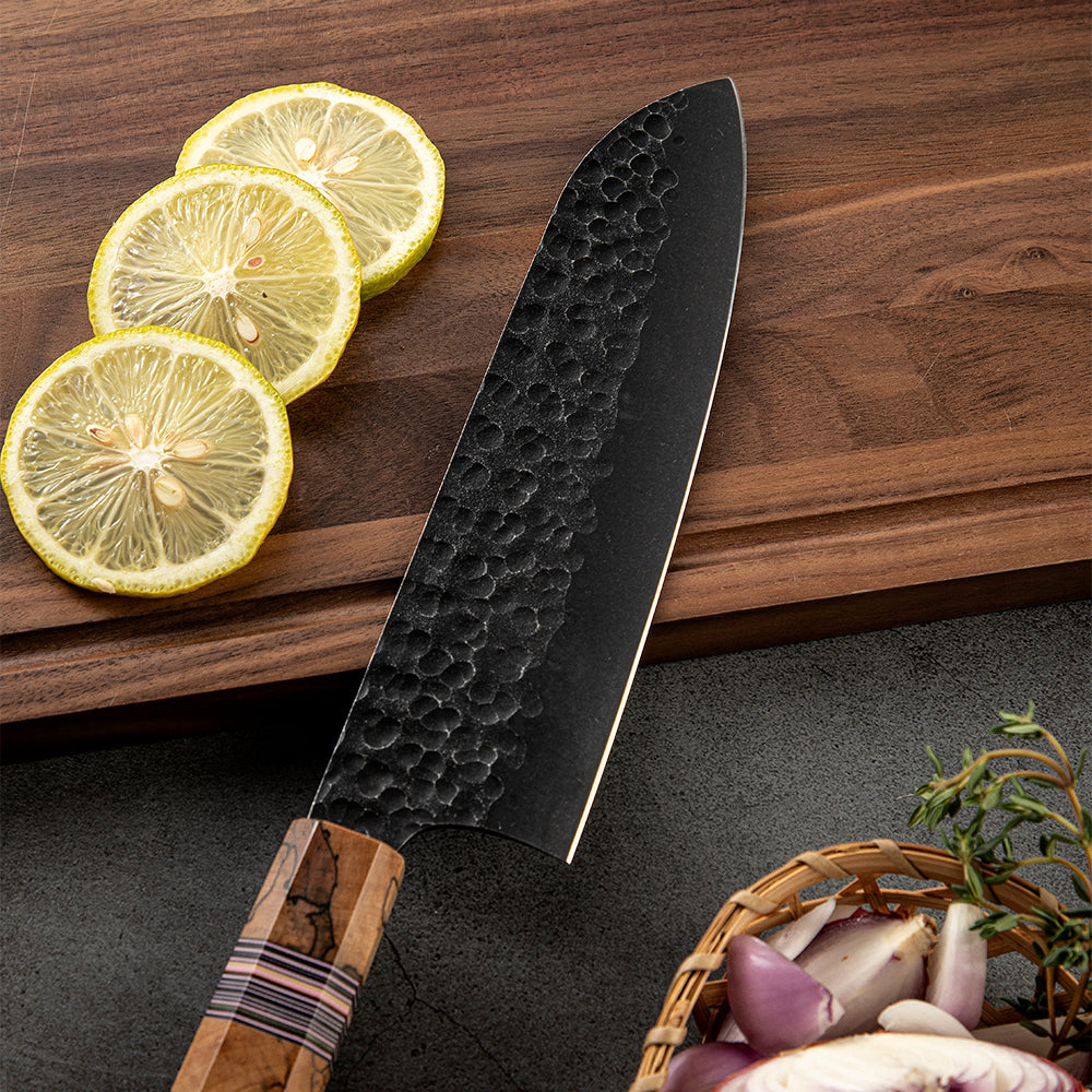 Santoku 440C Otel Carbon Hammered, Maner G10 si Artar 18 cm