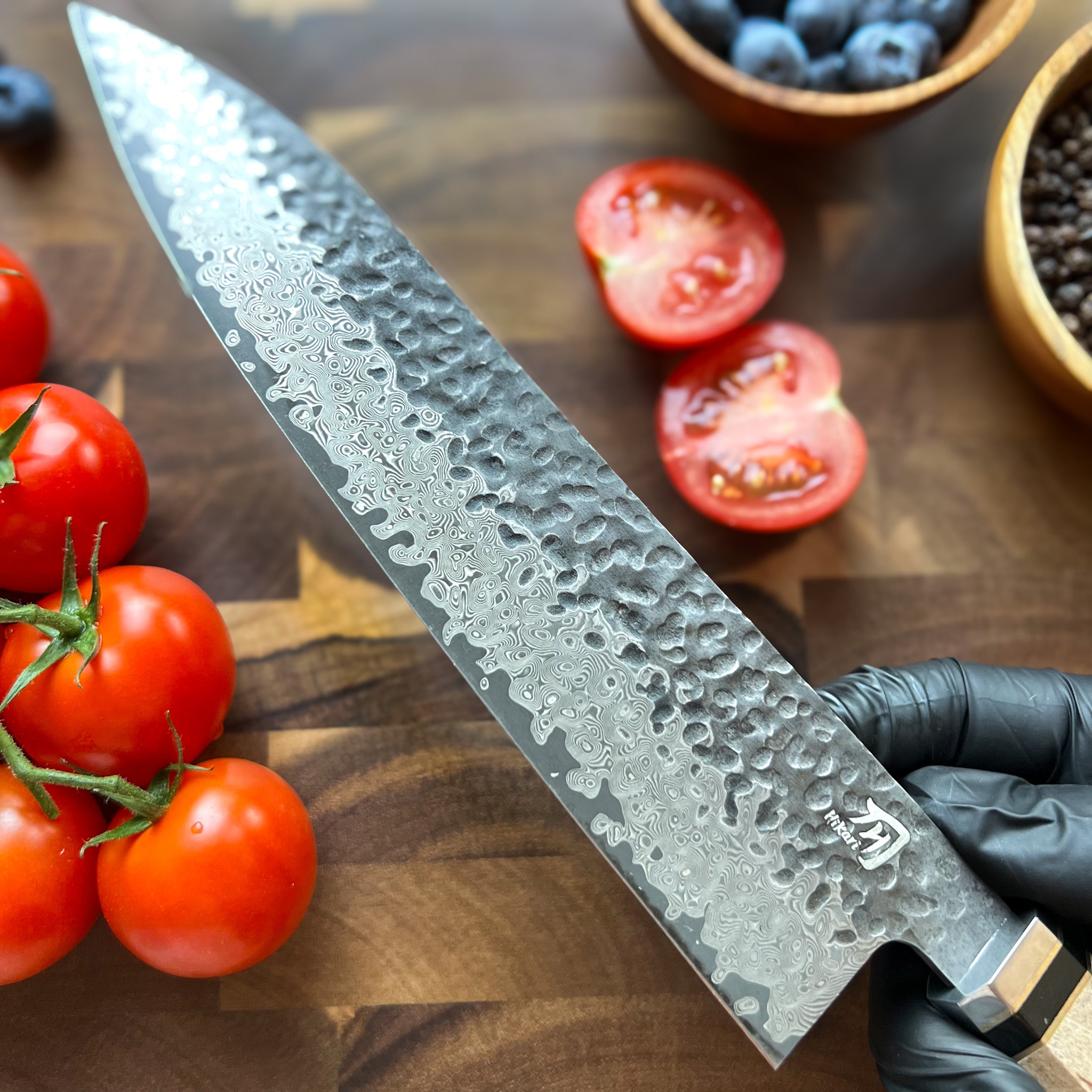 Damascus japanese knife for professionals with amazing skills