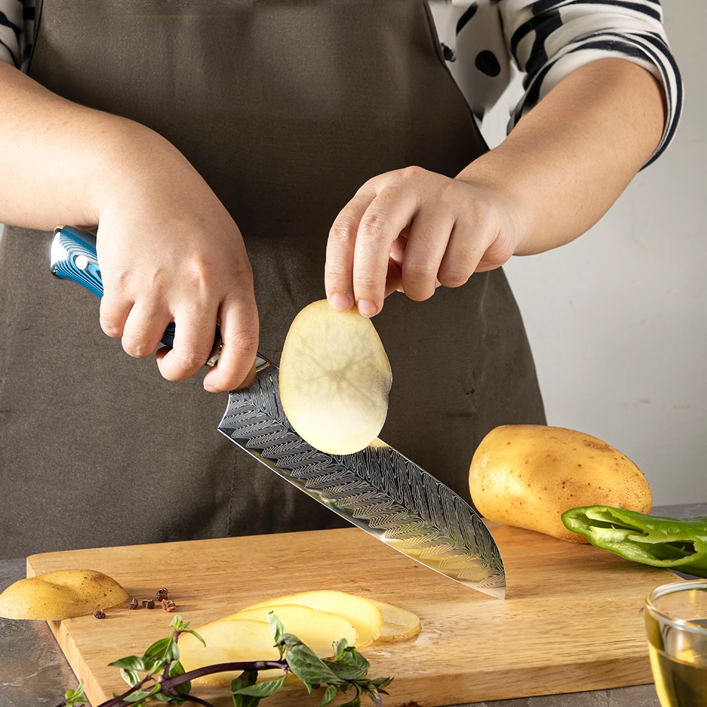 Cuțit Multifuncțional Santoku Hikari – Lamă din Oțel Damasc, Mâner Ergonomic din Pakkawood