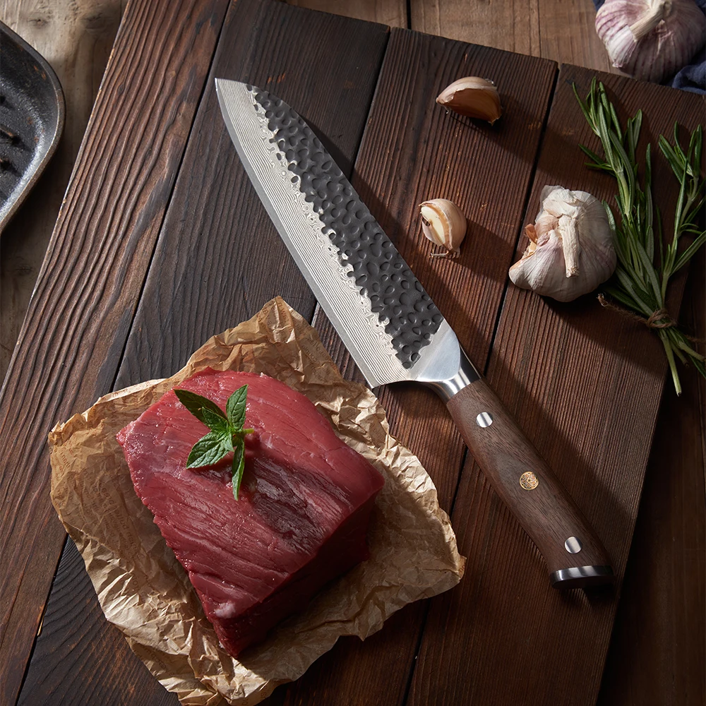 Cuțit de Bucătărie Versatil / Santoku – Lamă din Damasc VG-10, Mâner din Nuc pentru Carne și Legume