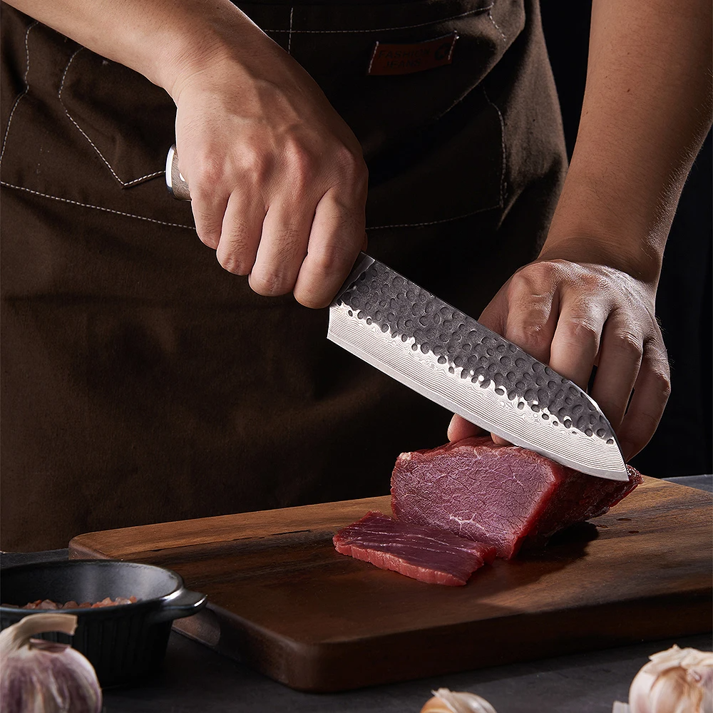 Cuțit de Bucătărie Versatil / Santoku – Lamă din Damasc VG-10, Mâner din Nuc pentru Carne și Legume